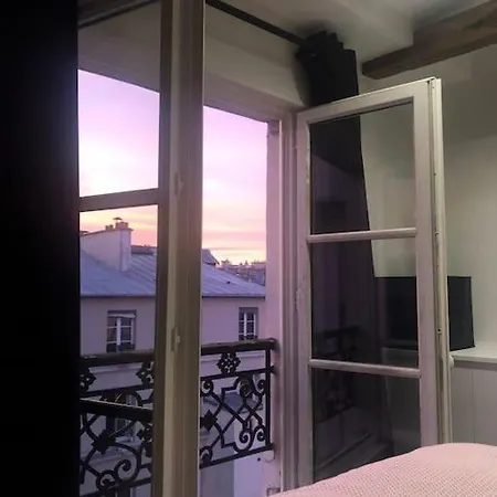 Nid Luxueux En Plein Centre De Parigi